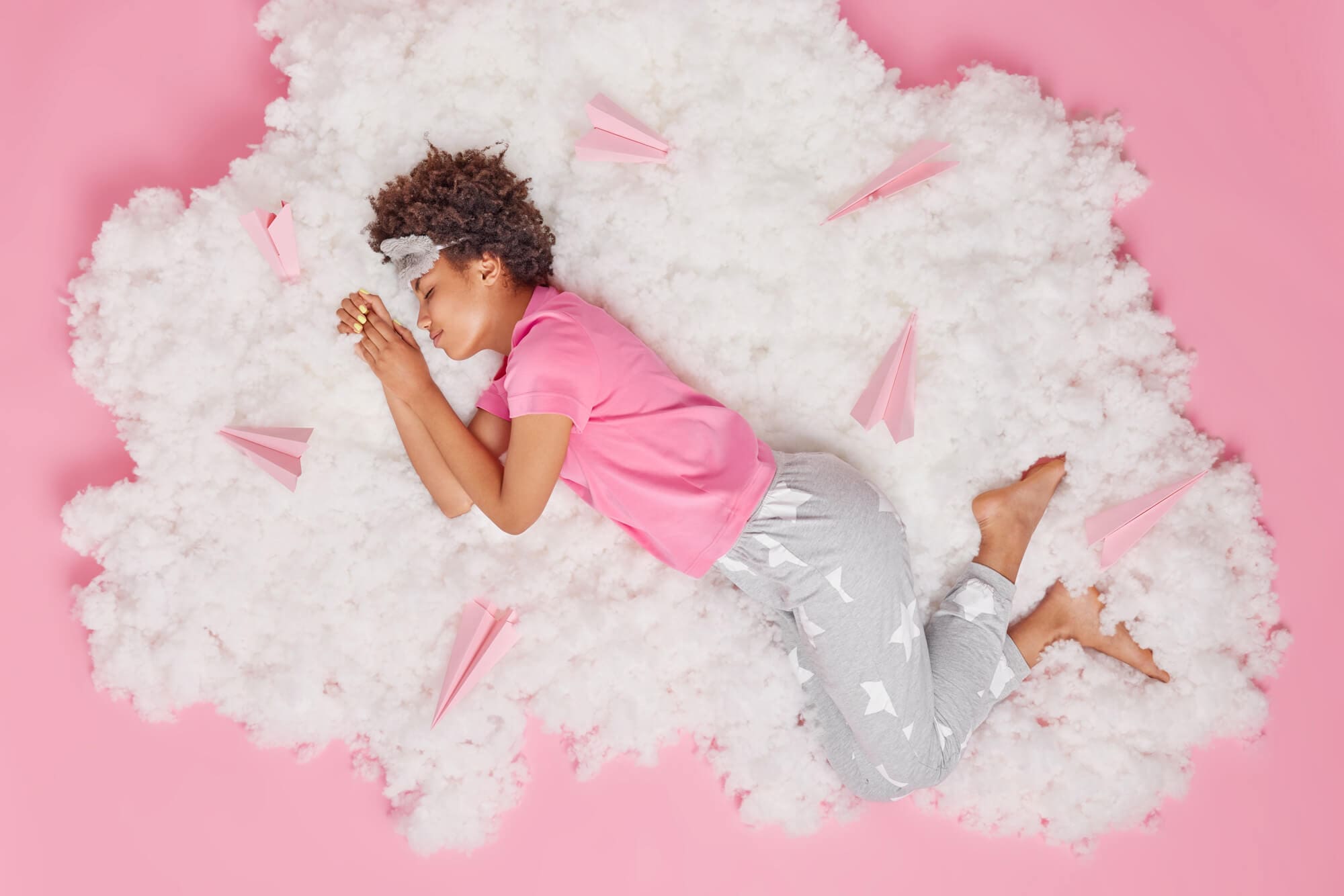 healthy-sleep-concept-dark-skinned-woman-wears-sl-2022-11-19-00-59-01-utc-2000-tiny Oreiller moelleux memorypur
